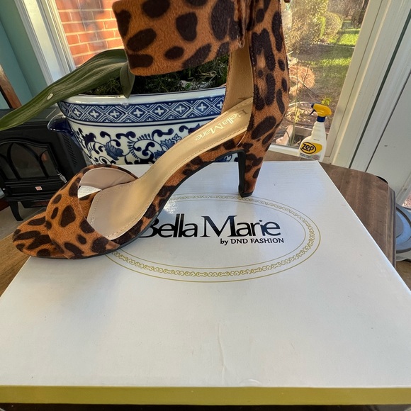 Leopard Faux suede Dressy heels - Picture 1 of 1